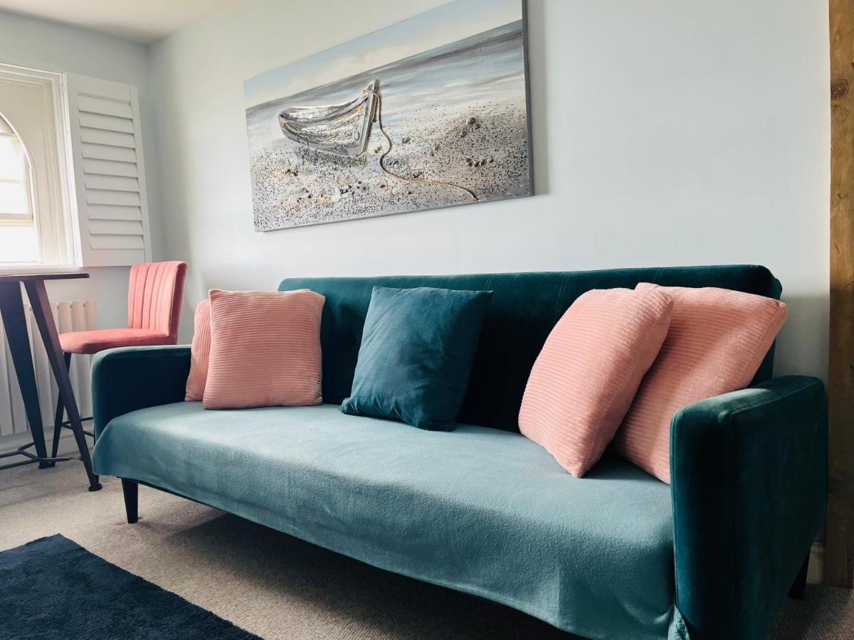 Beautiful Beachfront Retreat With A Stunning Sea View For The Ultimate Escape Away From The Busy World Below Herne Bay Exterior foto