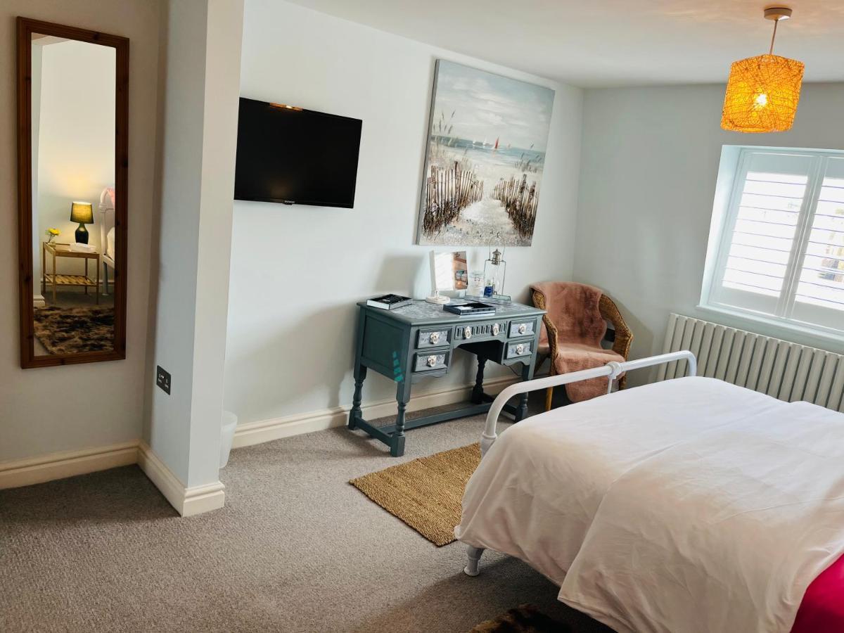 Beautiful Beachfront Retreat With A Stunning Sea View For The Ultimate Escape Away From The Busy World Below Herne Bay Exterior foto