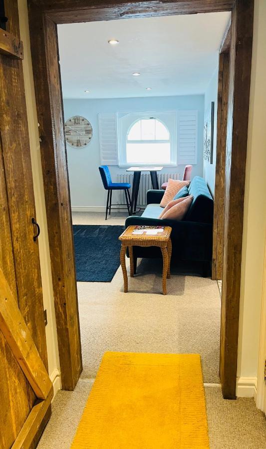 Beautiful Beachfront Retreat With A Stunning Sea View For The Ultimate Escape Away From The Busy World Below Herne Bay Exterior foto